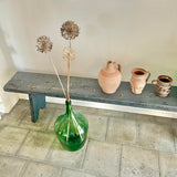 Long banc en bois patine grise